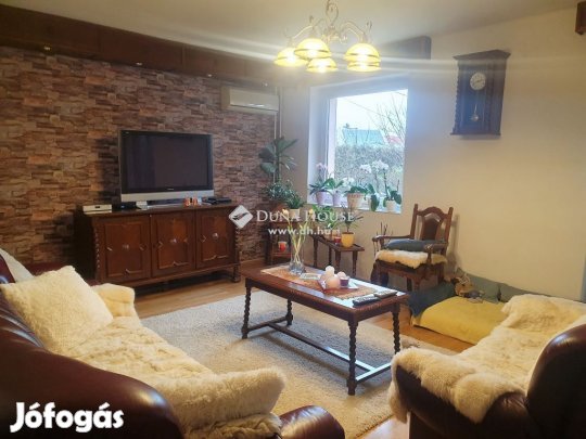 240 nm-es ház eladó Pécs