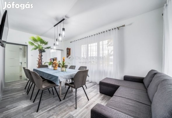 240 nm-es ház eladó Pomáz