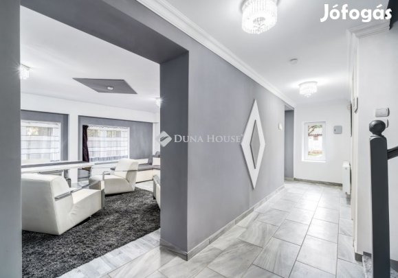 240 nm-es ház eladó Pomáz