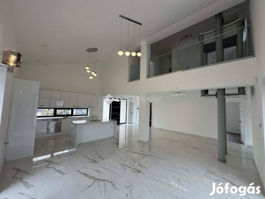 242 nm-es ház eladó Vecsés