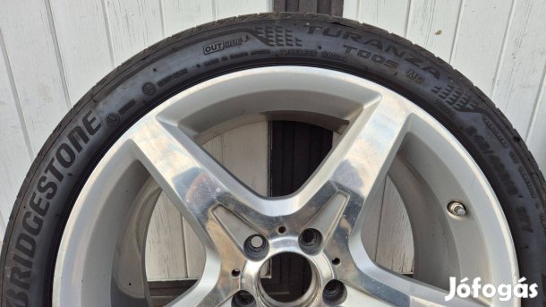 245/40R18 Bridgestone gumik, Gyönyörű Mercedes AMG felnire szerelve