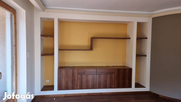 245 cm széles,minibár fogadására alkalmas,minőségi egyedileg gyártott