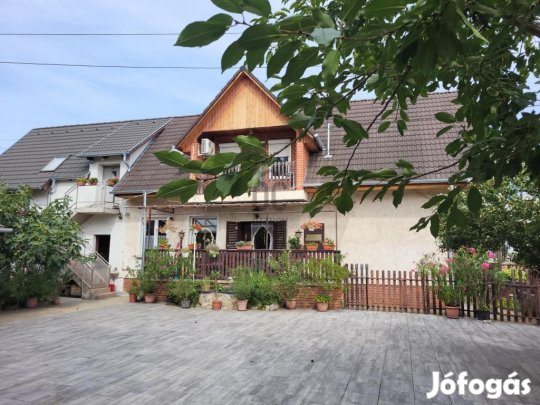 248 nm-es ház eladó Monor