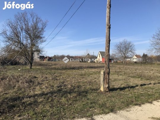 2493 nm-es telek eladó Kőszárhegy