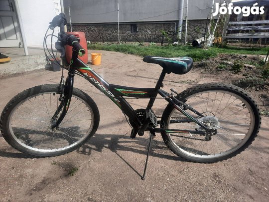 24"-es gyermek kerékpár