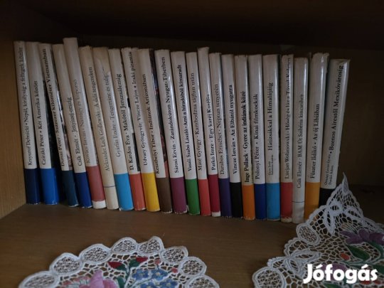 24 db Ország Világ útikönyv