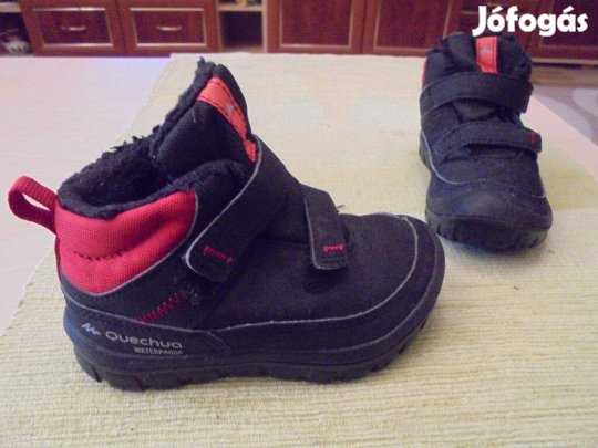 24-es Quechua vízálló bundás tépőzáras bakancs csizma