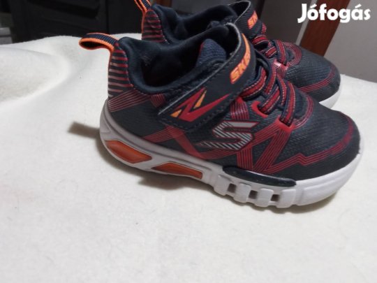 24-es Skechers  sportcipő. 