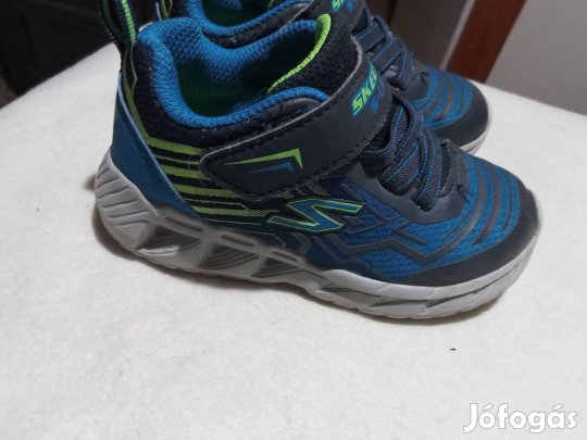 24-es Skechers villogó sportcipő