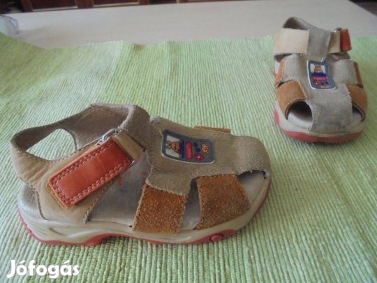 24-es Superfit tépőzáras fiú bőr szandálcipő 24