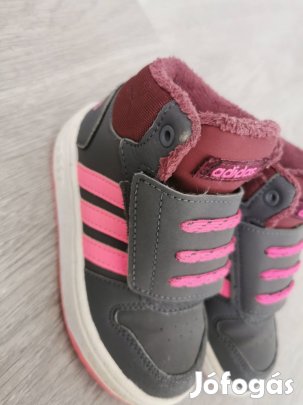 24-es bundás cipő