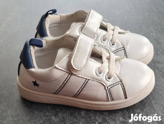 24-es keveset használt cipő