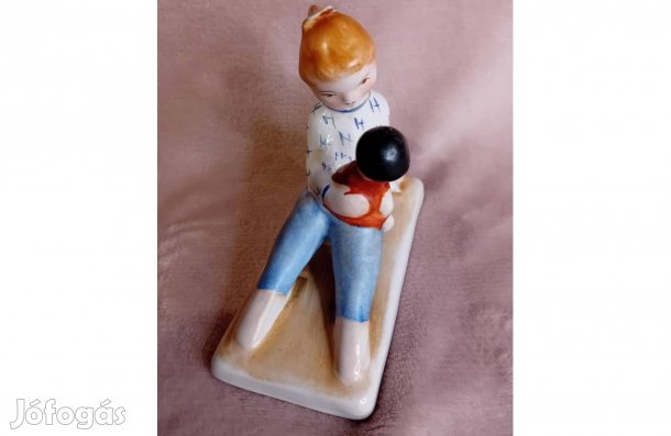 2512/39 Bodrogkeresztúri kerámia babázó kislány ritka festéssel