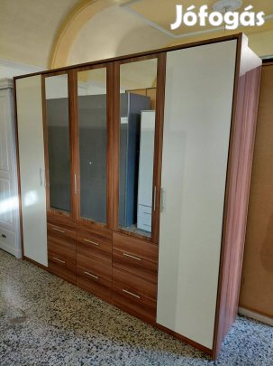 255 cm széles 225 cm magas 5 ajtós gardrób szekrény eladó