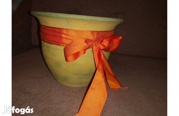 25 cm átmérő és 20 cm magas kaspó