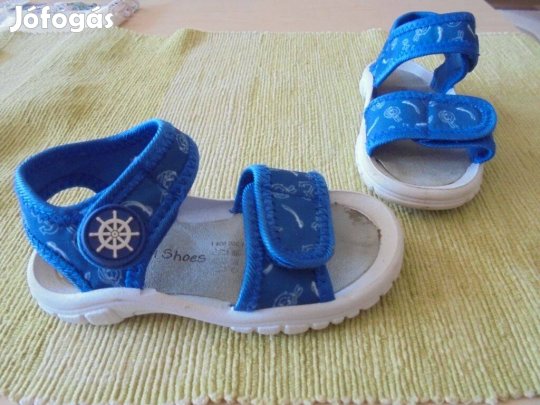 25-ös Bobbi Shoes hajlékony talpú fiú szandál