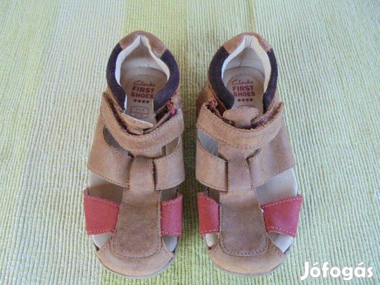 25-ös Clarks kívül-belül bőr alig hordott tépőzáras fiú szandál 25