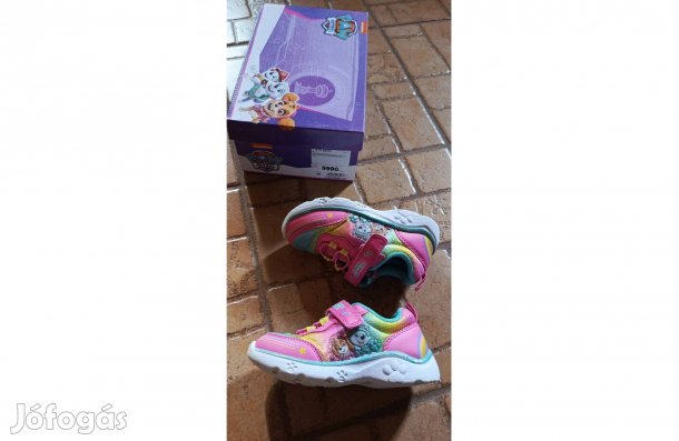 25-ös Mancs őrjárat sportcipő, újszerű