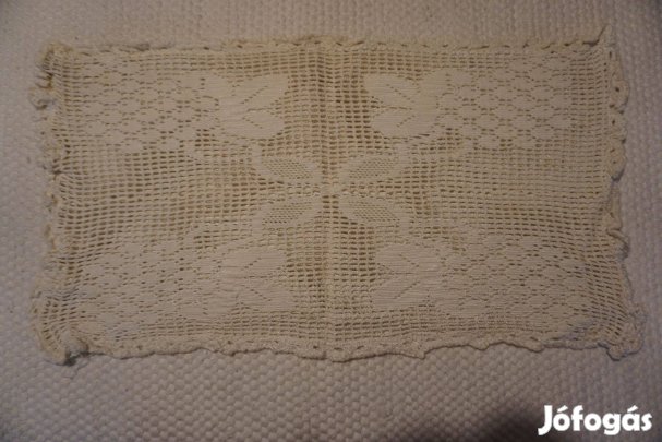 25x46 cm.-es fehér hímzett és riselt párnahuzat eladó