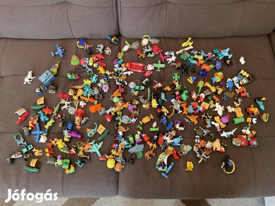 260 db teljesen kirakott Kinder tojás játék eladó!
