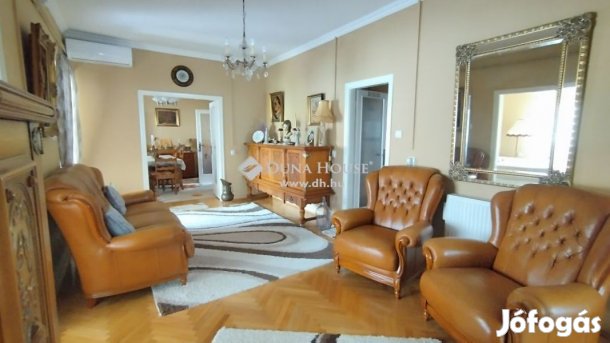 260 nm-es ház eladó Jászkarajenő