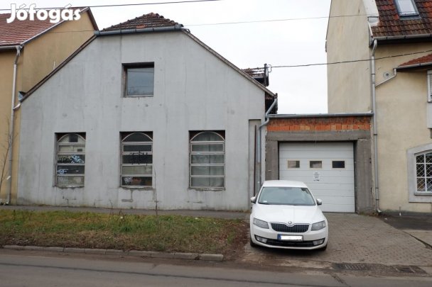 260 nm-es ház eladó Szeged