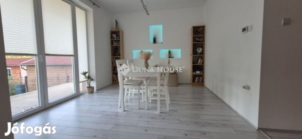 267 nm-es ház eladó Monor