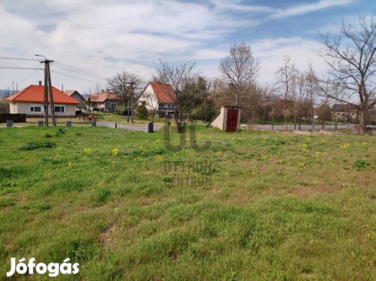 2693 nm-es telek eladó Vajta