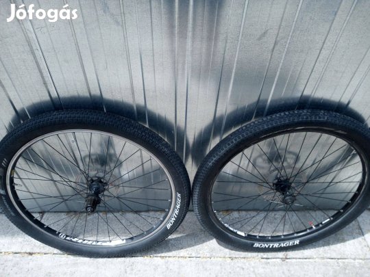 26" Bontraiger tárcsás kerék párban jó gumikkal (szállítás igényelh