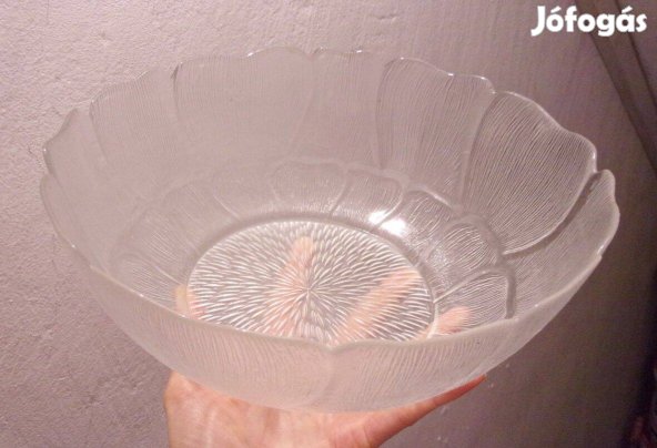 26 cm átmérőjű üveg tál dísztál Újpest központ közelében