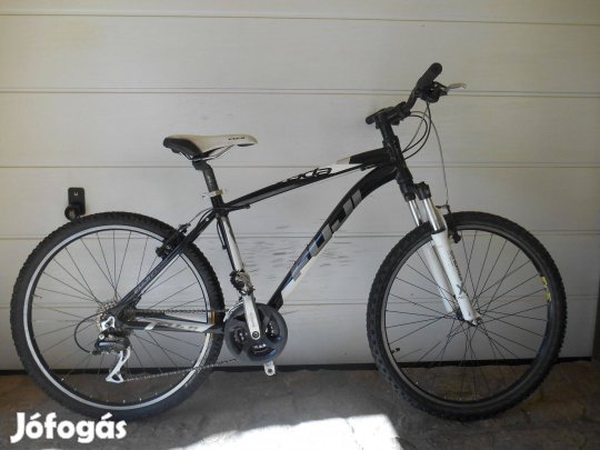 26 colos Fuji alu kerékpár