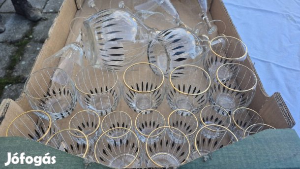 26 darabos üvegpohár készlet eladó!
