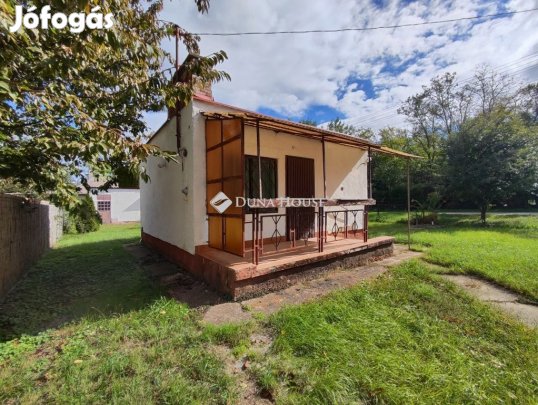 26 nm-es ház eladó Velence