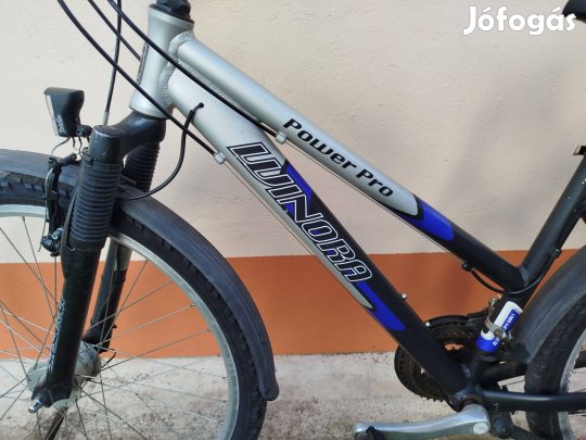 26-os agydinamós Winora Power Pro trekking kerékpár