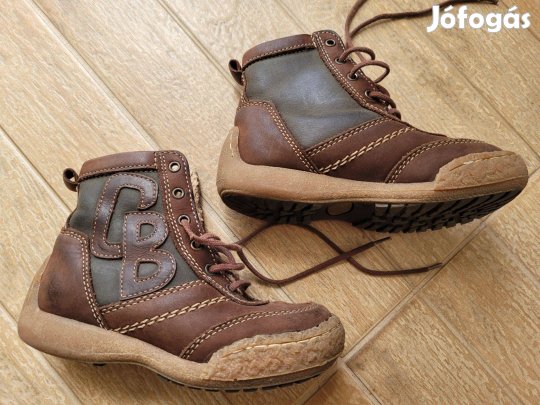 26-os bélelt téli magas szárú cipő