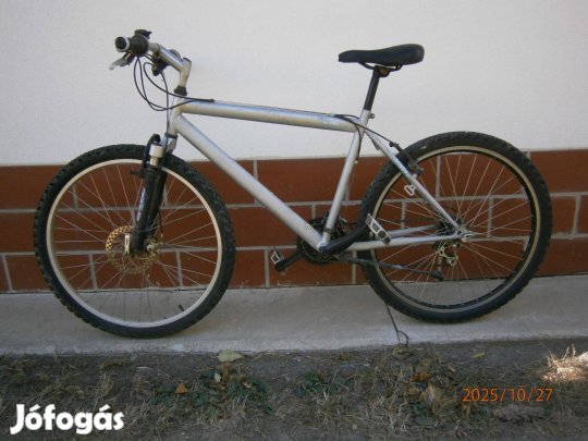 26-os férfi kerékpár