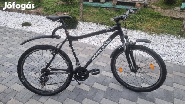 26-os férfi moutain bike