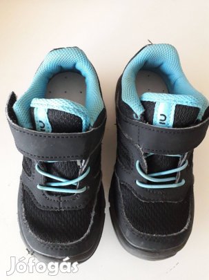 26-os kisfiú Dechatlonos sport cipő eladó