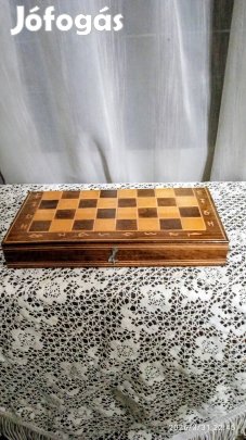 26 x 26 cm-es kézzel faragott összecsukható sakktábla bábukkal