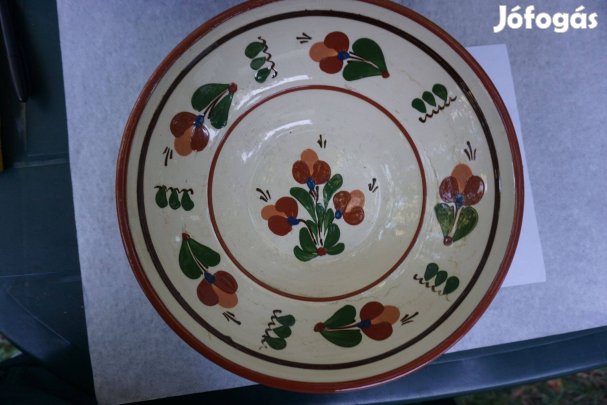 27 cm.-es vajszínű, díszes vásárhelyi gránit fali dísztányér eladó