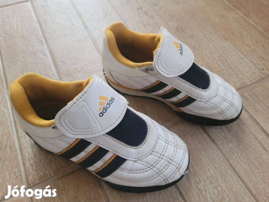 27-es Adidas sportcipő