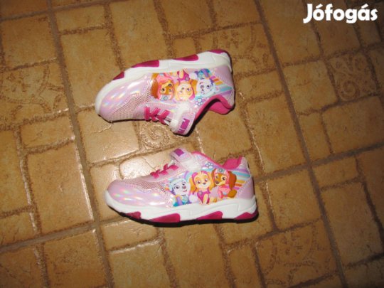 27-es Mancs őrjárat, világító cipő, újszerű