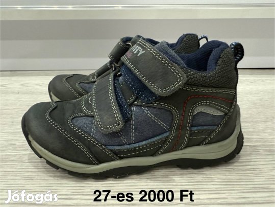 27-es kisfiú cipő
