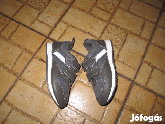 27-es tépőzáras cipő, új