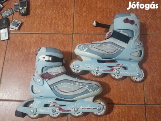 27-es újszerű görkorcsolya 