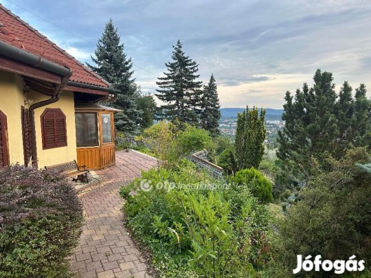 280 nm-es ház eladó Tatabánya