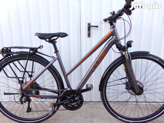 28" Cube Touring SL trekking agydinamó, tárcsafék, 3x10 Deore/XT. Újsz