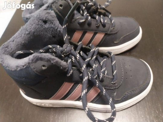 28-as Adidas lány sportcipő