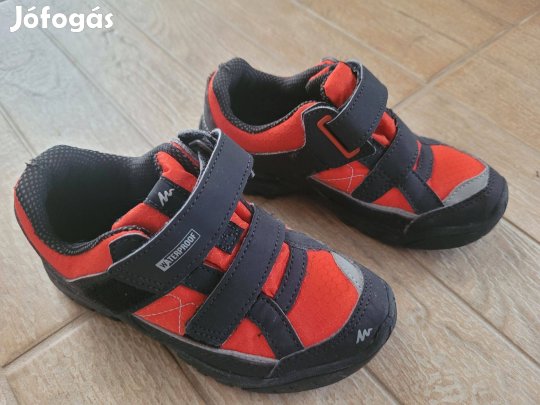 28-as Decathlon Quechua vízálló sportcipő
