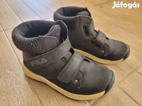 28-as Fila bakancs, bélelt magas szárú cipő